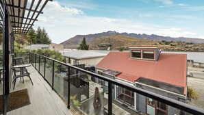 A balcony with a view of mountains and a lake. - Frankton Breeze 1 | Close to Queenstown CBD (Queenstown)