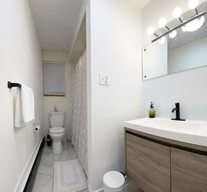 ヘアドライヤー、タオル、石鹸、シャンプー