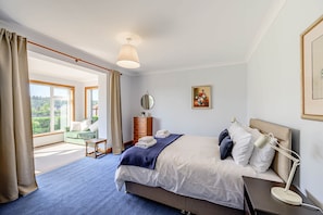 3 makuuhuonetta, vauvan matkasänky, Wi-Fi, vuodevaatteet