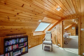 3 bedrooms, travel crib, WiFi, bed sheets