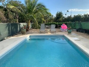 Outdoor pool - Coastal 4 bed/2 bath Townhouse Near Beach (Nassau)