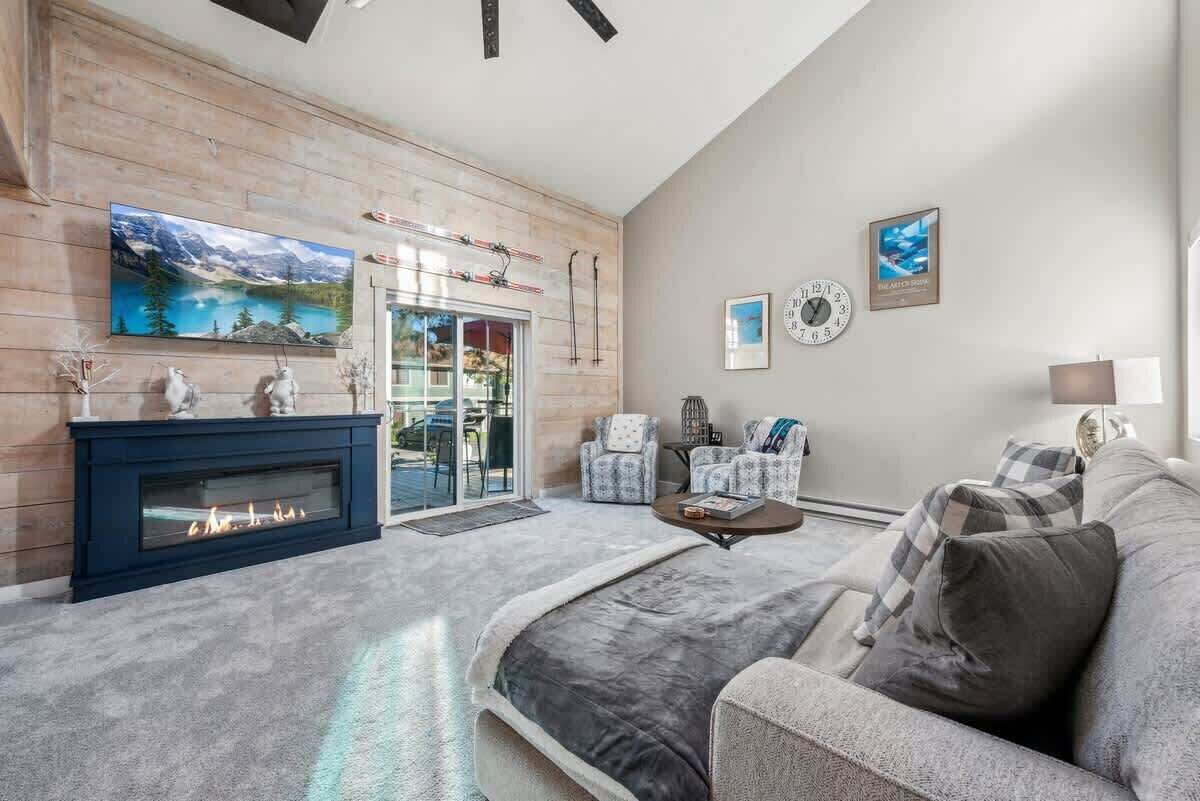 智能电视、壁炉、办公室