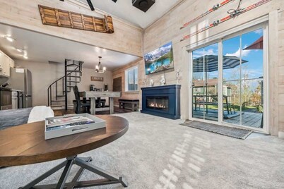 3BR Ski Resort Townhome-Sleeps 7