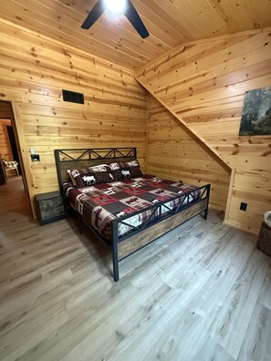 4 Schlafzimmer, Schreibtisch, Bügeleisen/Bügelbrett, Reisekinderbett