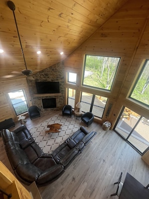 Smart TV, fireplace, table tennis