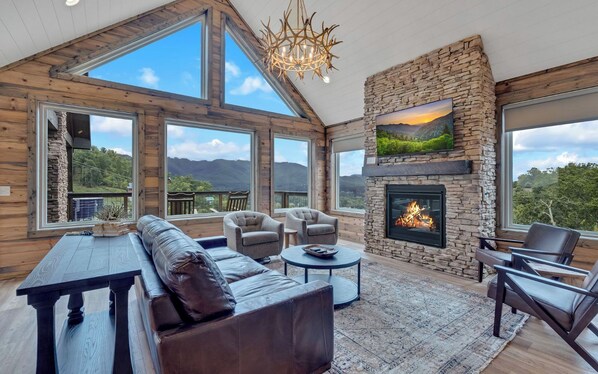 Televisión y chimenea 