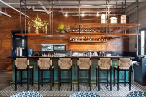 Esmorzar diari de cuina local gratuït 