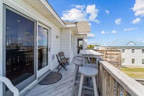 Outdoor dining - Cool Breeze | 620 ft to the beach | Private Pool, Hot Tub, and Dog Friendly (Nags Head)