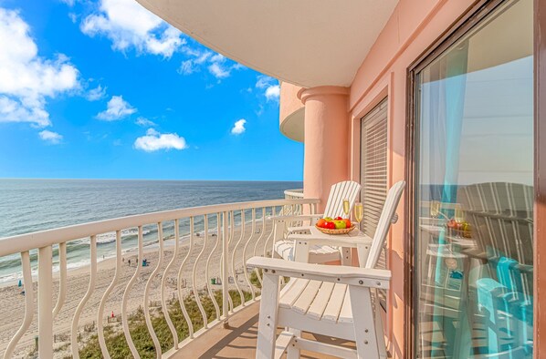 Property grounds - Beautifully Renovated 2 Bedroom Suite! Stunning Oceanfront Views- St. Clements 704 (Myrtle Beach)