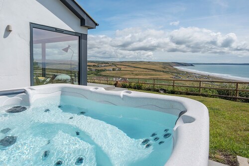 Wyndhurst, Holiday Cottage Newgale, Sleeps 8, 4 bedrooms,  bathrooms