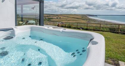 Wyndhurst, Holiday Cottage Newgale, Sleeps 8, 4 bedrooms, bathrooms