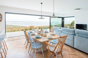 Dining - Wyndhurst, Holiday Cottage Newgale, Sleeps 8, 4 bedrooms,  bathrooms (Haverfordwest)