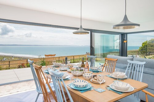 Wyndhurst, Holiday Cottage Newgale, Sleeps 8, 4 bedrooms,  bathrooms