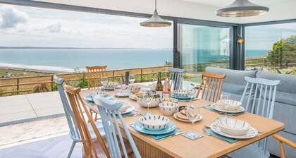 Wyndhurst, Holiday Cottage Newgale, Sleeps 8, 4 bedrooms, bathrooms