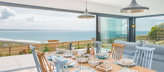 Wyndhurst, Holiday Cottage Newgale, Sleeps 8, 4 bedrooms, bathrooms