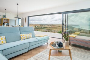 Living area - Wyndhurst, Holiday Cottage Newgale, Sleeps 8, 4 bedrooms,  bathrooms (Haverfordwest)