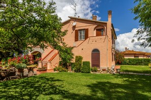 Exterior - Apartment 'Principina tra mare e natura' with Shared Pool, Wi-Fi and Air Conditioning (Principina Terra)