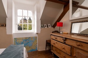 3 bedrooms, iron/ironing board, free WiFi - Holiday Home 'Devant Le Château De Suscinio' with Private Terrace, Private Garden and Wi-Fi (Sarzeau)