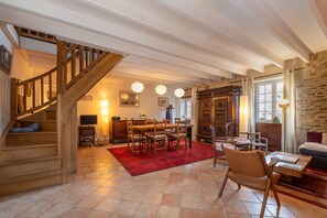 Dining - Holiday Home 'Devant Le Château De Suscinio' with Private Terrace, Private Garden and Wi-Fi (Sarzeau)