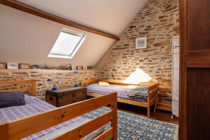 3 bedrooms, iron/ironing board, free WiFi