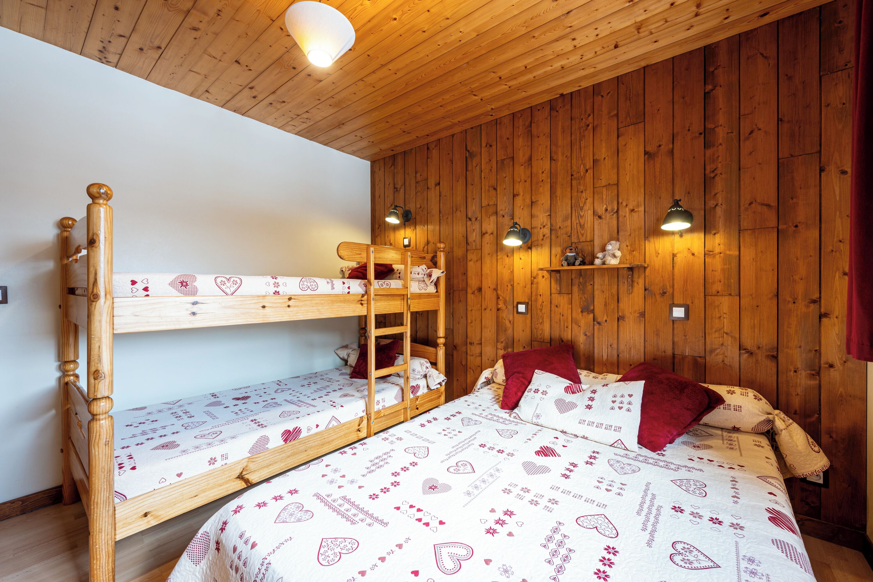 1 室のベッドルーム、アイロン / アイロン台、WiFi (無料)