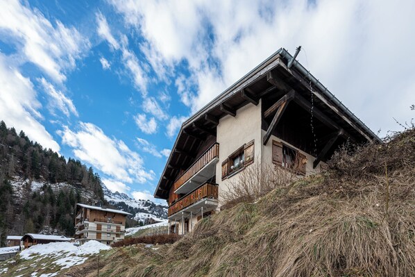 Exterior - Apartment 'Chardonneret' with Mountain View, Shared Terrace and Wi-Fi (La Giettaz)