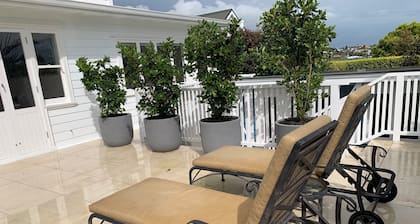 High spec villa in sought after heritage central suburb. Pet friendly
