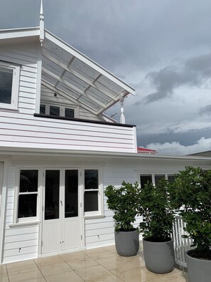 Exterior - High spec villa in sought after heritage central suburb. Pet friendly   (Auckland)
