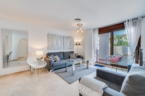 TV - Apartment '3 Bed  in Benahavis' with Mountain View, Wi-Fi and Air Conditioning (Benahavís)