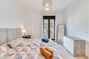 3 bedrooms, iron/ironing board, free WiFi, bed sheets - Apartment '3 Bed  in Benahavis' with Mountain View, Wi-Fi and Air Conditioning (Benahavís)