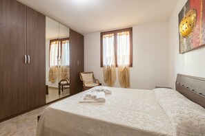 2 bedrooms, iron/ironing board, free WiFi, bed sheets - Apartment 'Casa Vacanze Vicino ad Alghero' with Terrace, Garden and Wi-Fi (Olmedo)