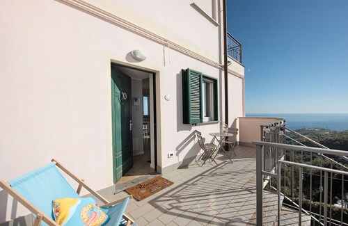 Apartment 'Casa Marincanto' with Sea View, Private Terrace and Wi-Fi