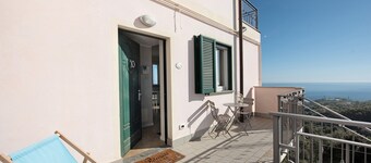 Apartment 'Casa Marincanto' with Sea View, Private Terrace and Wi-Fi