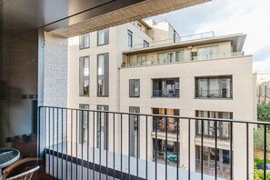 Property grounds - Modern Ladbroke Grove 2BR, Furnished, Decorated & Ready, by Blueground (London)