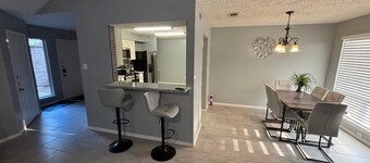 Cozy 3-bedroom house in welcoming Houston with AC, WiFi