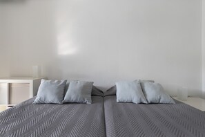 2 عدّة غرف نوم ومكواة/لوح كي وواي فاي مجانًا وملاءات أسرّة