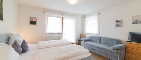 1 bedroom, free WiFi, bed sheets