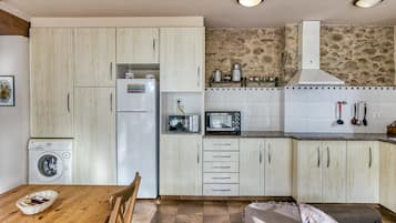 雪櫃、微波爐、焗爐、爐具