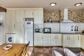 Refrigerador, microondas, horno, placa de cocina