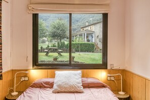 2 slaapkamers, een strijkplank/strijkijzer, gratis wifi, beddengoed