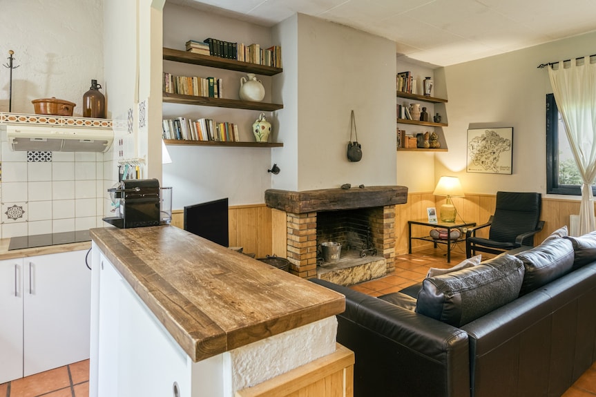 Casa Rural 'El Xalet' Con Vistas A La Montaña, Piscina Compartida Y Wi-fi - Olot