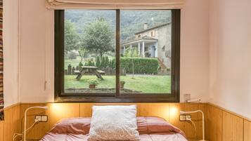 2 slaapkamers, een strijkplank/strijkijzer, gratis wifi, beddengoed