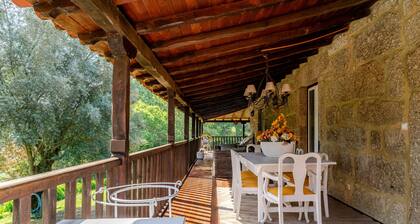 Finca 'Quinta De Amares' mit Bergblick, privatem Pool und Wi-Fi