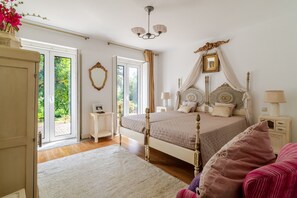 6 bedrooms, free WiFi, bed sheets