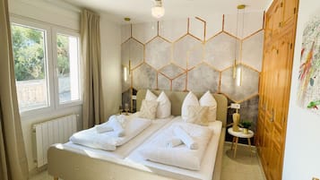 3 bedrooms, iron/ironing board, free WiFi, bed sheets