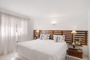 5 bedrooms, iron/ironing board, free WiFi, bed sheets