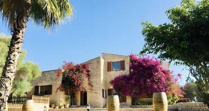 Country House 'Sa Mesquida De D’alt' with Sea View, Private Pool and Wi-Fi