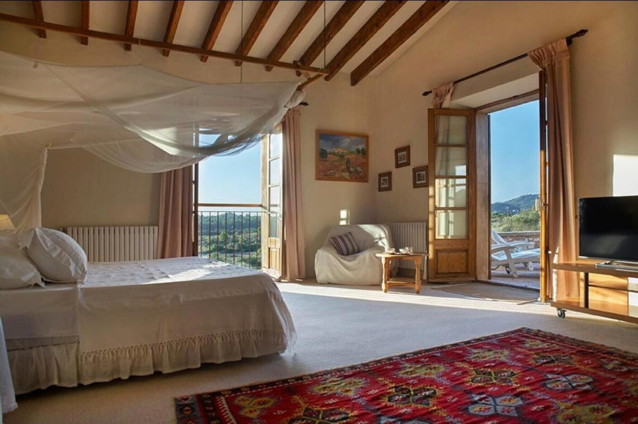 7 bedrooms, iron/ironing board, free WiFi, bed sheets