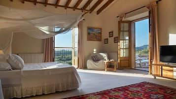 7 bedrooms, iron/ironing board, free WiFi, bed sheets