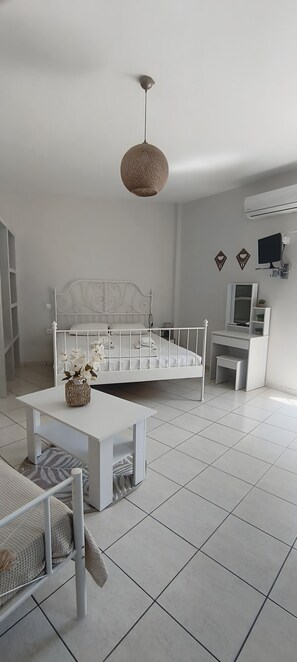 1 bedroom, WiFi (free) - Studio Apartment 'Merichas 7 Irida' with Mountain View, Wi-Fi and Air Conditioning (Mérichas)